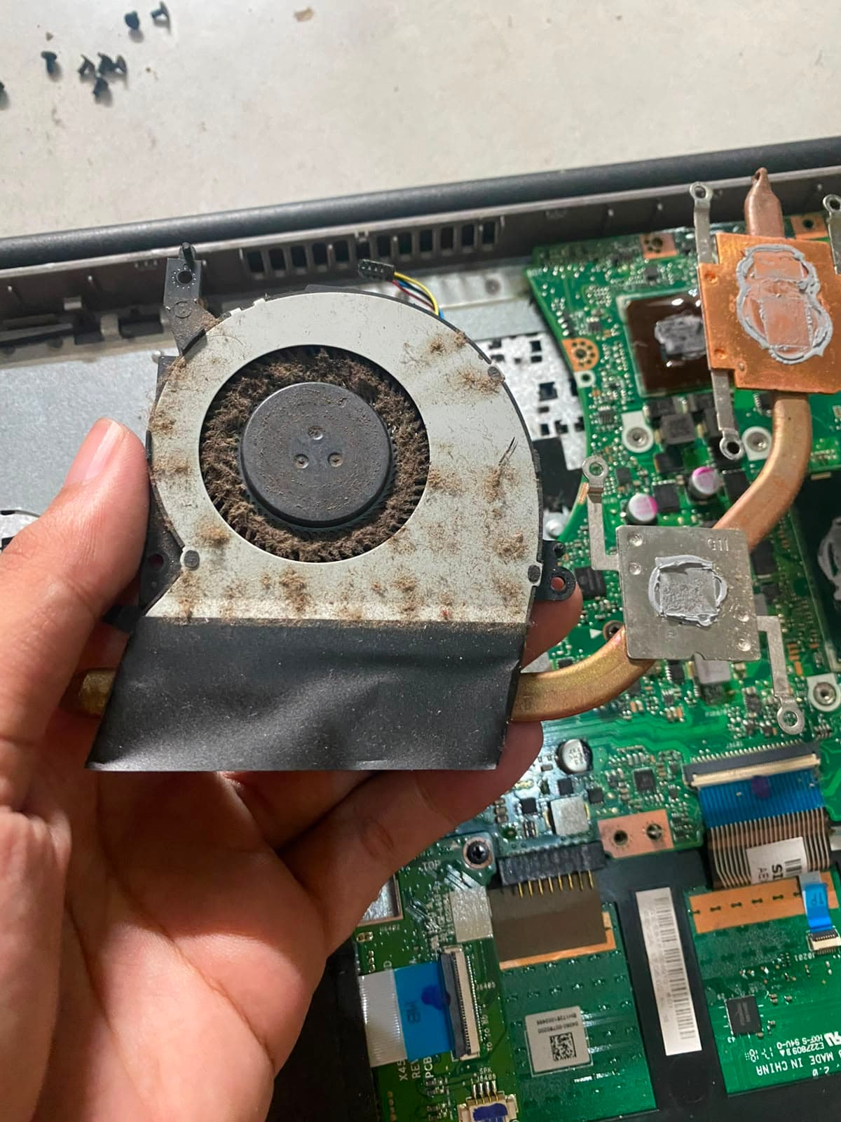Cleaning Laptop